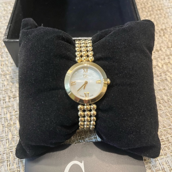 Elegant Women\'s Gold and Silver Watch main image 4
